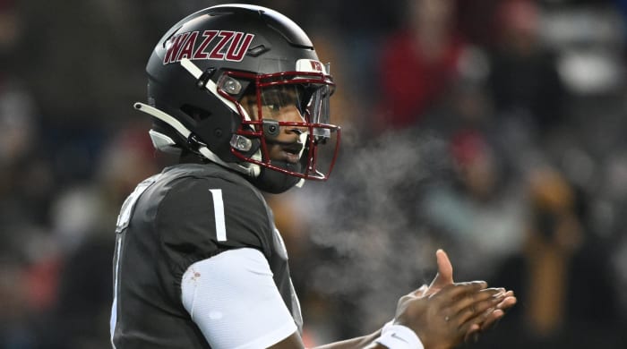 Washington State Cougars quarterback Cameron Ward